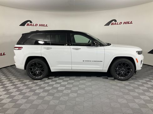 New 2025 Jeep Grand Cherokee Summit image 7