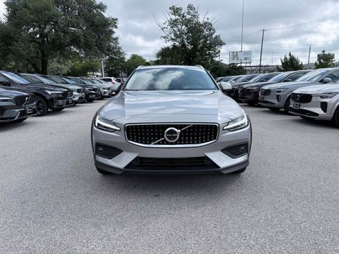 Certified 2025 Volvo V60 B5 Cross Country Plus AWD/4WD image 8