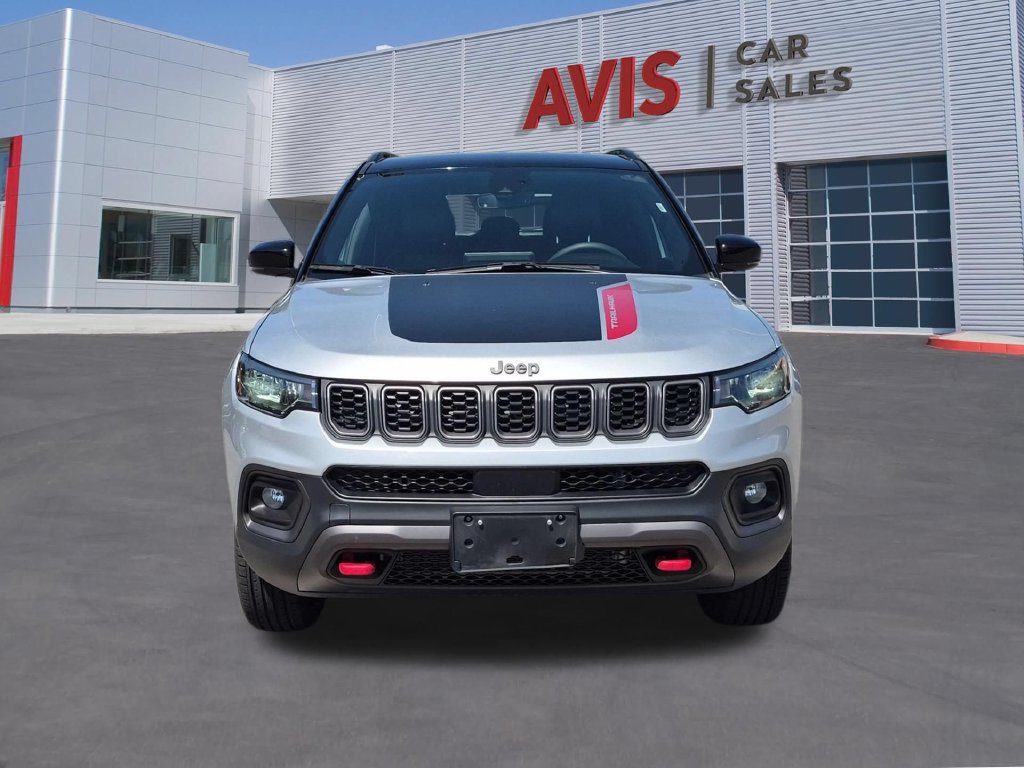 Used 2025 Jeep Compass Trailhawk AWD/4WD image 2