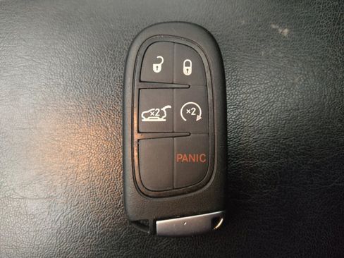 Used 2019 Jeep Cherokee Limited image 32