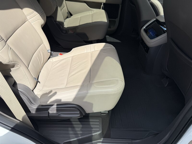 Used 2024 Lincoln Navigator Reserve AWD/4WD image 15