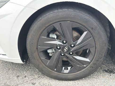 Certified 2022 Hyundai Elantra SEL image 11