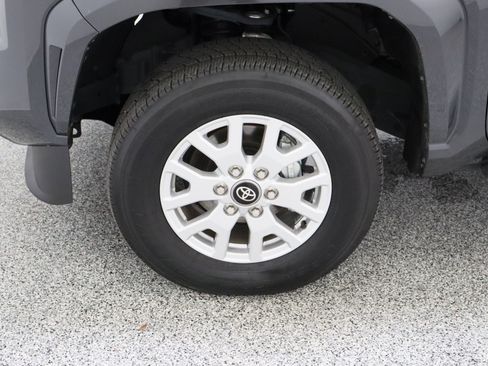 Certified 2025 Toyota Tacoma SR5 AWD/4WD image 11
