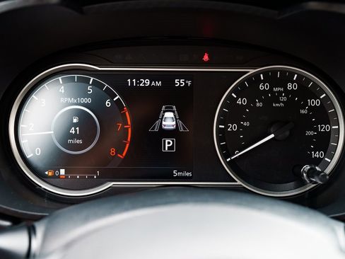 New 2025 Nissan Versa SR w/ Trunk Package image 17