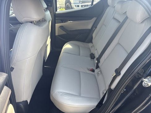 Used 2019 MAZDA MAZDA3 Hatchback w/ Preferred Package image 8