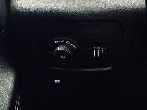 Used 2023 Jeep Grand Cherokee Limited w/ Black Appearance Package image 28