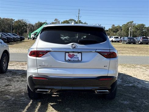 Used 2022 Buick Enclave Essence w/ Sport Touring Edition image 8