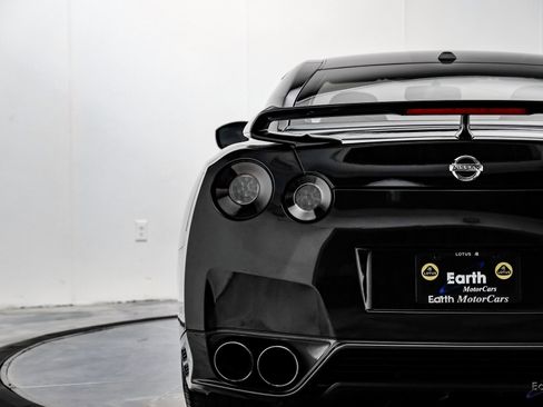 Used 2013 Nissan GT-R Premium image 13