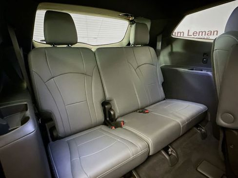 Used 2023 Buick Enclave Essence image 27