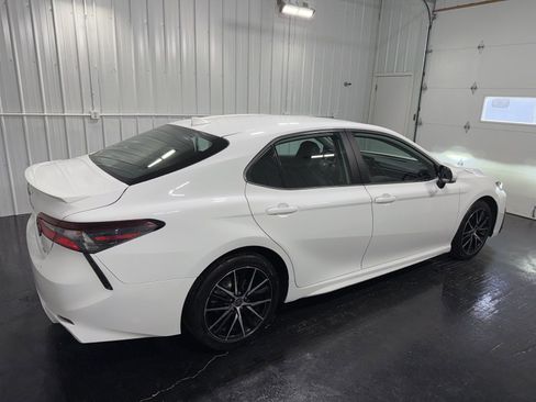 Used 2024 Toyota Camry SE FWD image 3