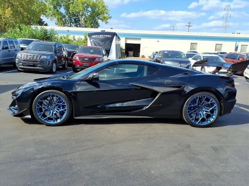 Used 2025 Chevrolet Corvette ZR1 w/ ZR1 Carbon Fiber Aero Package RWD image 2