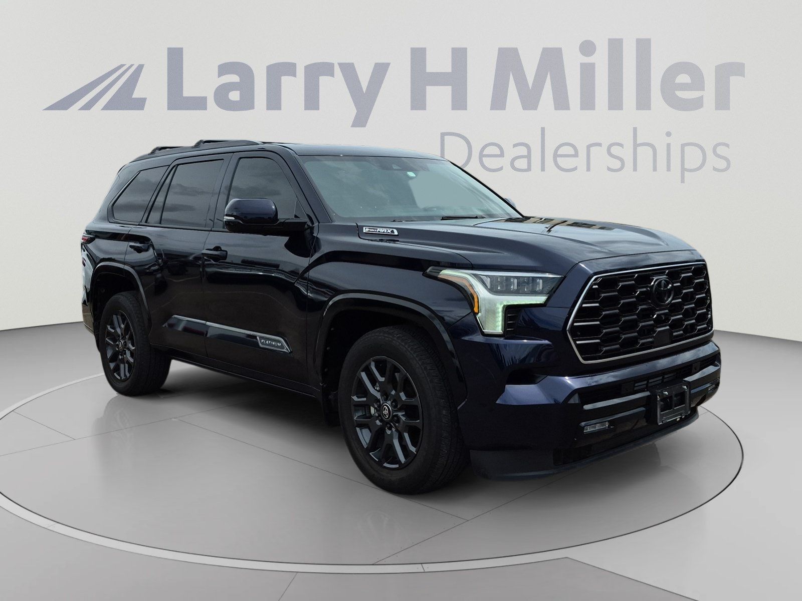 Used 2025 Toyota Sequoia Platinum AWD/4WD image 7