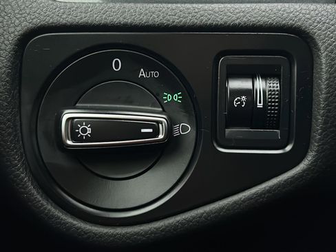 Used 2019 Volkswagen Golf S image 18