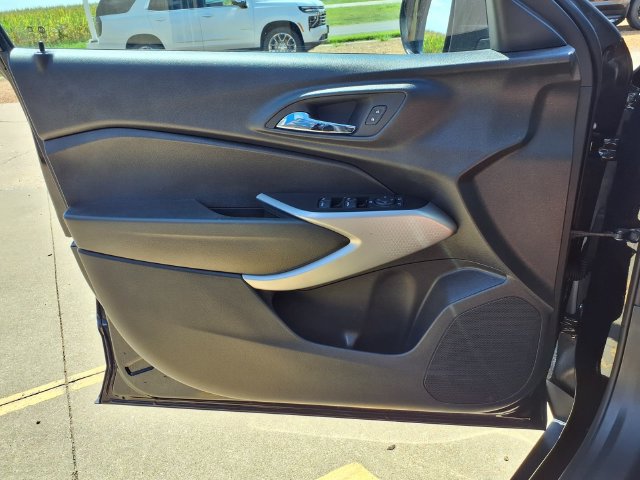 Used 2024 Chevrolet Trax RS FWD image 15