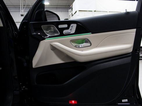 Used 2021 Mercedes-Benz GLS 580 4MATIC image 39