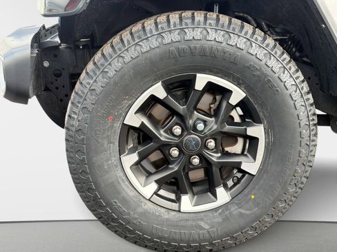 Used 2023 Jeep Wrangler Unlimited Sahara image 10