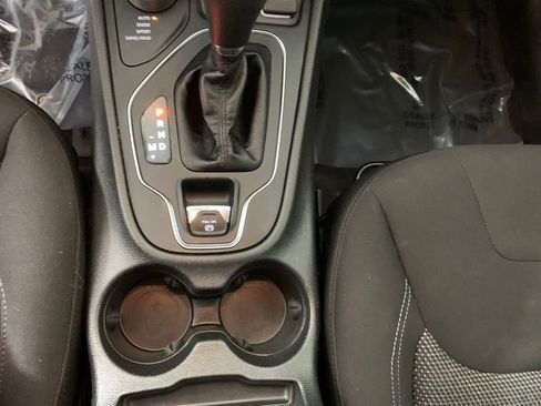 Used 2020 Jeep Cherokee Latitude w/ Cold Weather Group AWD/4WD image 24
