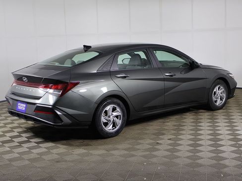 Used 2024 Hyundai Elantra SE FWD image 9