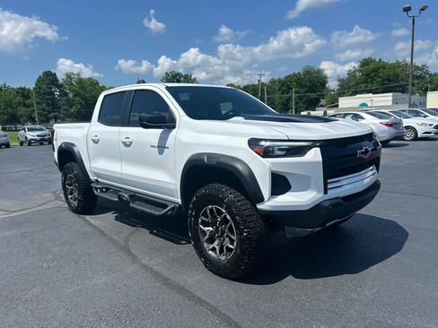 Used 2024 Chevrolet Colorado ZR2 w/ ZR2 Convenience Package III AWD/4WD image 3