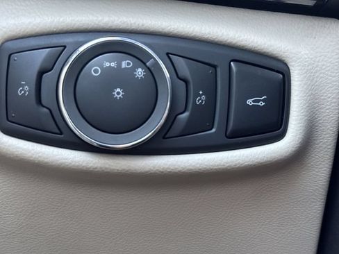 Used 2016 Lincoln MKZ w/ Equipment Group 300A Reserve FWD image 27