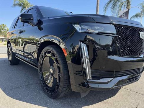 Used 2023 Cadillac Escalade Sport Platinum w/ LPO, ONYX Package AWD/4WD image 12