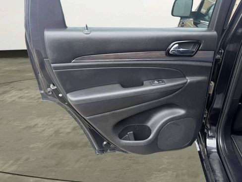 Used 2020 Jeep Grand Cherokee Overland AWD/4WD image 27