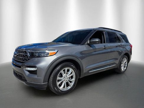 Used 2021 Ford Explorer XLT w/ Equipment Group 202A RWD image 3