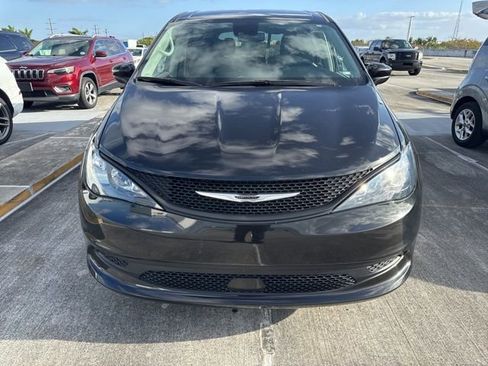 Used 2023 Chrysler Voyager LX image 16