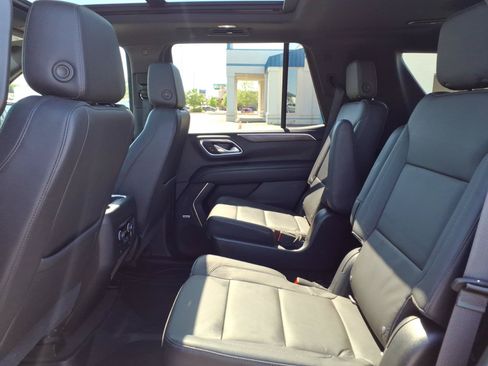 Used 2021 Chevrolet Tahoe Z71 w/ Luxury Package AWD/4WD image 25