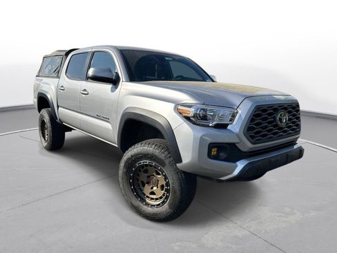 Used 2020 Toyota Tacoma TRD Off-Road w/ Technology Package AWD/4WD image 4