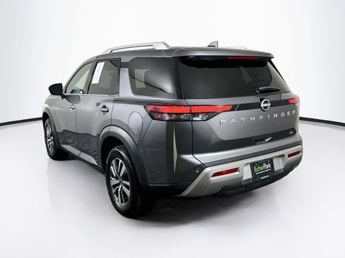 Used 2025 Nissan Pathfinder SL FWD image 5