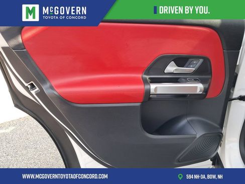 Used 2022 Mercedes-Benz GLB 250 4MATIC image 18