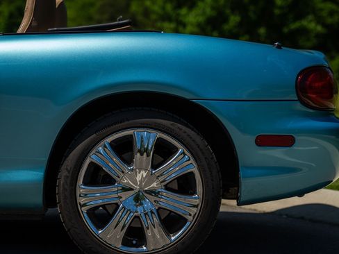 Used 2001 MAZDA MX-5 Miata RWD image 31