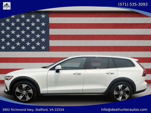 Used 2020 Volvo V60 T5 Cross Country AWD/4WD image 2