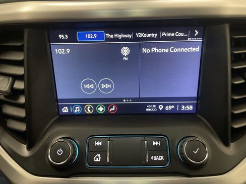 Used 2022 GMC Acadia SLE w/ Driver Convenience Package FWD image 7
