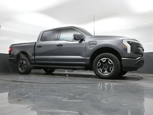 Used 2023 Ford F150 Lightning XLT AWD/4WD image 38