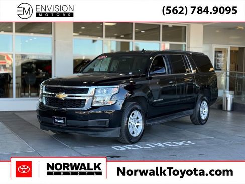Used 2019 Chevrolet Suburban LT image 1