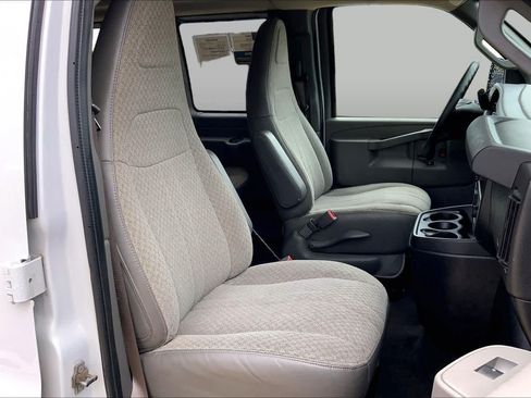 Used 2020 Chevrolet Express 2500 LT w/ LT Preferred Equipment Group RWD image 9