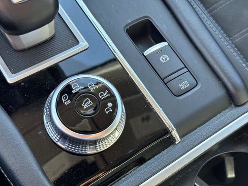 Used 2024 Mitsubishi Outlander FWD image 23