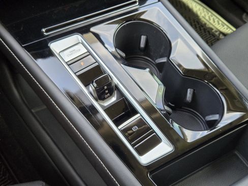 Used 2024 Volkswagen Atlas SE image 28