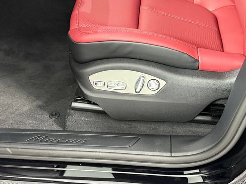 Certified 2026 Porsche Macan AWD/4WD image 27