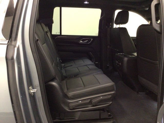 Used 2022 Chevrolet Suburban LT w/ LT Signature Plus Package AWD/4WD image 7