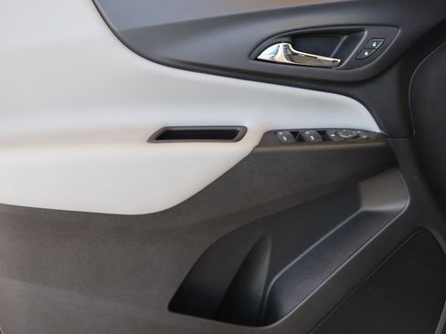 Used 2020 Chevrolet Equinox LS w/ LS Convenience Package image 10