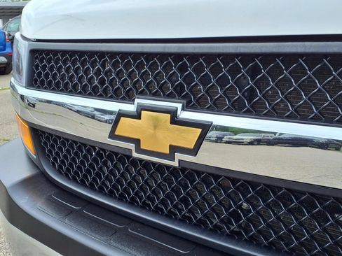 Used 2017 Chevrolet Express 3500 LT w/ LT Preferred Equipment Group RWD image 15