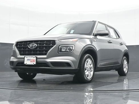Used 2022 Hyundai Venue SE w/ Cargo Package image 16