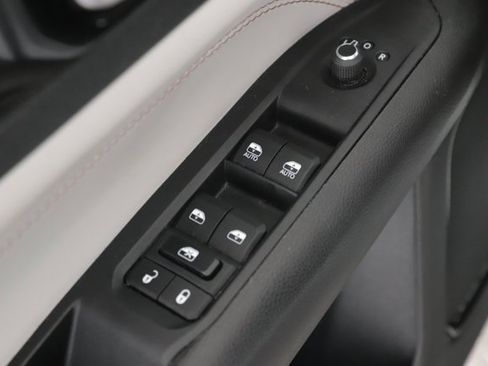 Used 2022 Jeep Compass Limited image 19