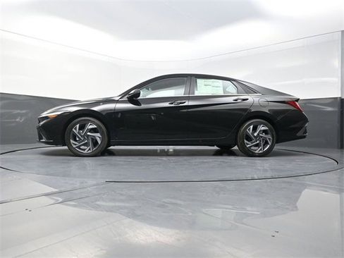 New 2026 Hyundai Elantra Limited image 35