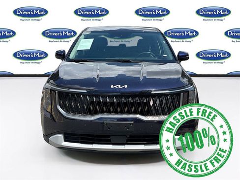 Used 2025 Kia Carnival FWD image 2