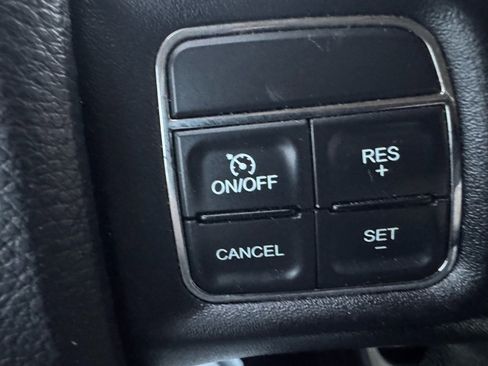 Used 2013 Dodge Journey SXT w/ Flexible Seating Group image 19