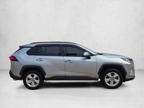 Used 2021 Toyota RAV4 XLE w/ Convenience Package FWD image 3
